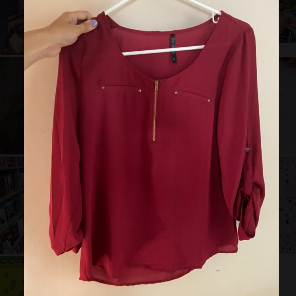 NEVER BEEN WORN 3 quarter sleeved maroon blouse